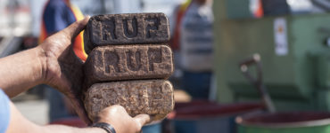 A stack of three briquettes; different colors represent combinations of temperature and time.